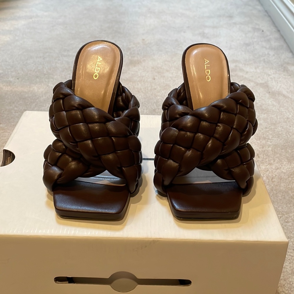 Open toes Braided Sandals